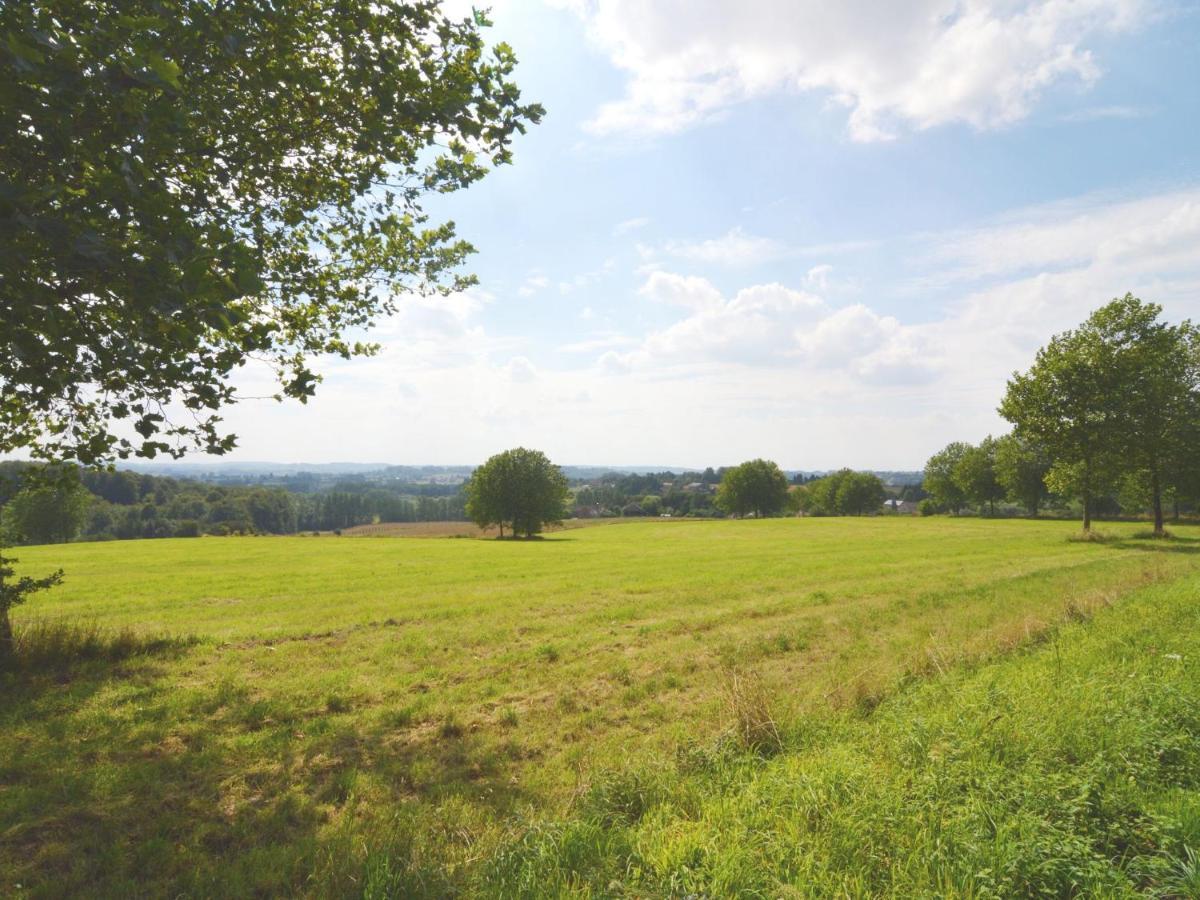 With A Broad View Over The Hilly Landscape Flobecq Exterior foto
