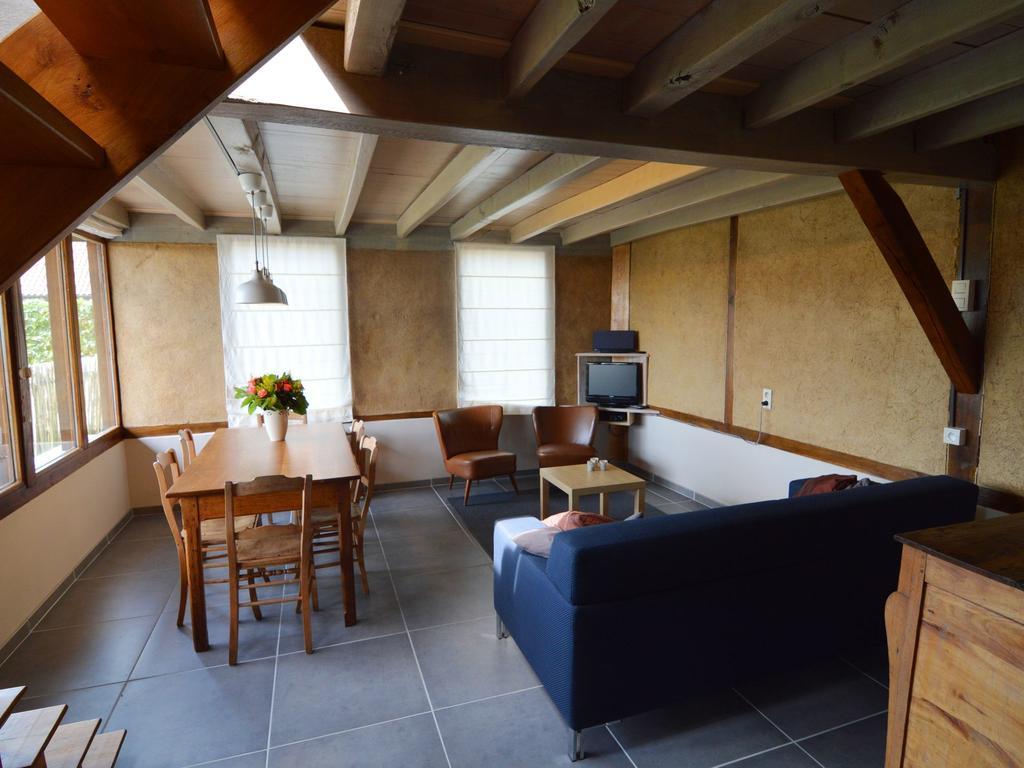 With A Broad View Over The Hilly Landscape Flobecq Exterior foto