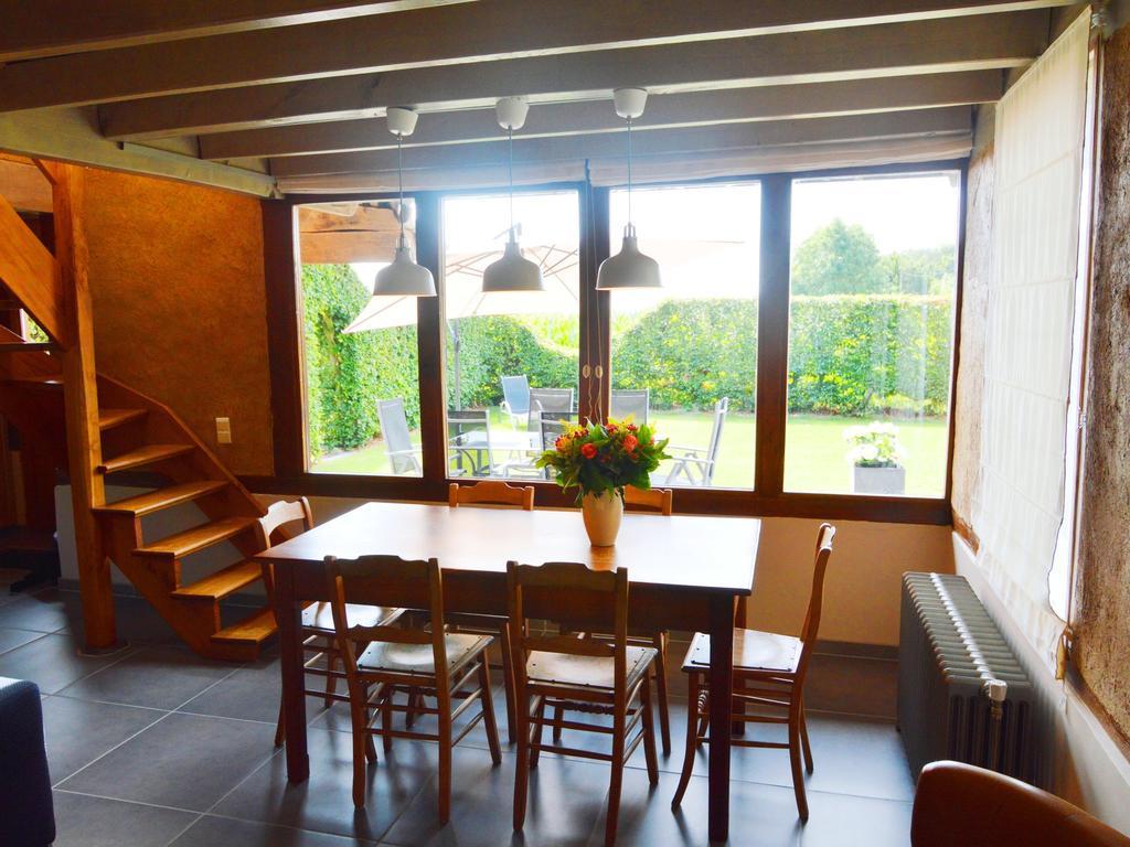 With A Broad View Over The Hilly Landscape Flobecq Exterior foto