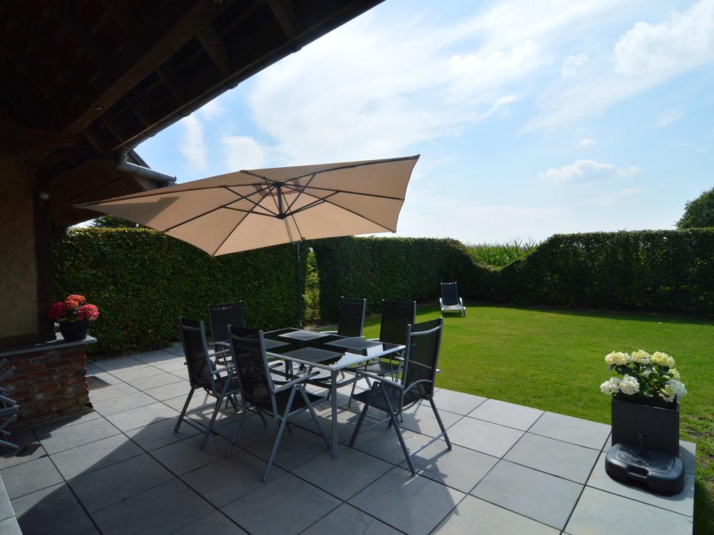 With A Broad View Over The Hilly Landscape Flobecq Exterior foto