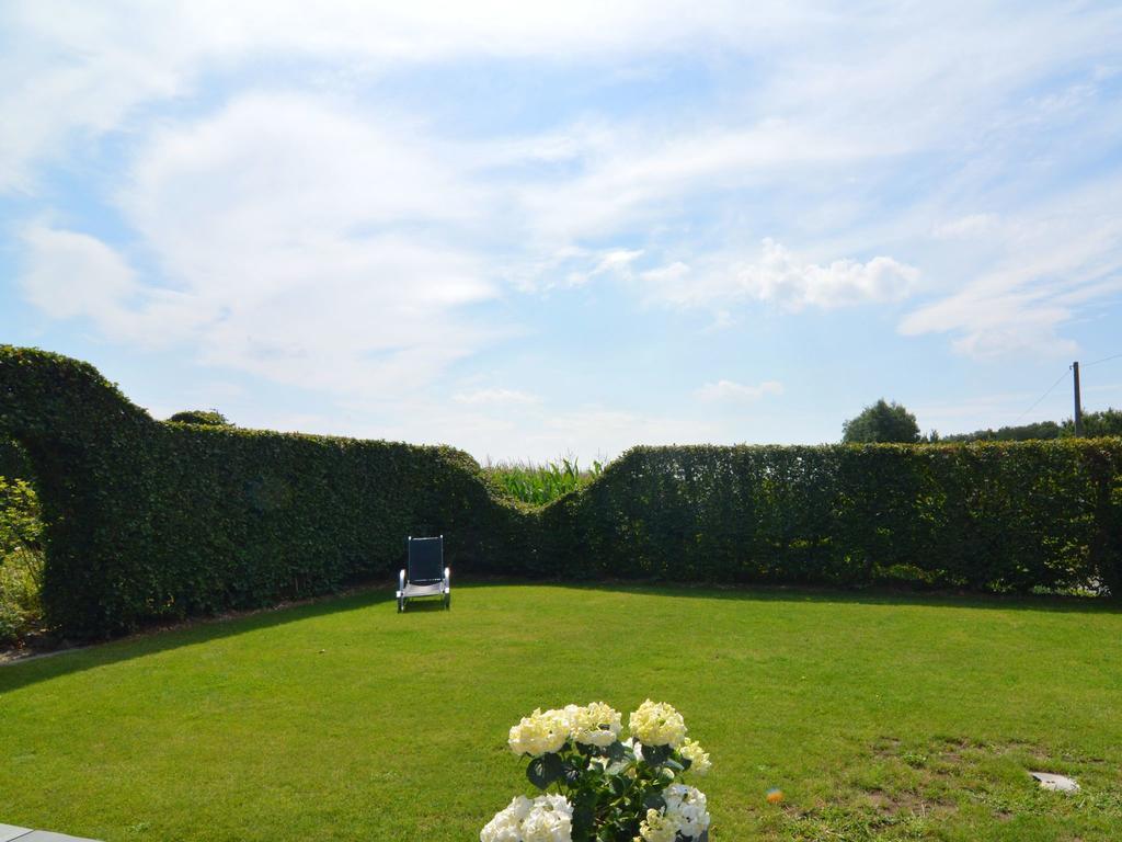 With A Broad View Over The Hilly Landscape Flobecq Exterior foto